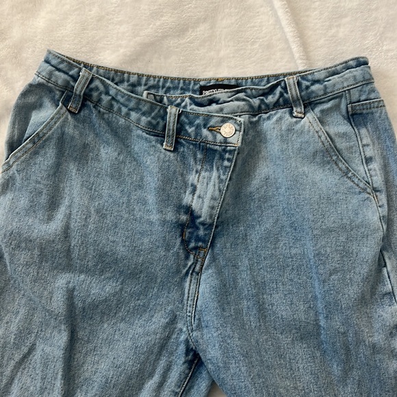 PRETTY LITTLE THING LIGHT BLUE WASH ASYMMETRICAL DENIM JEANS - Picture 2 of 5